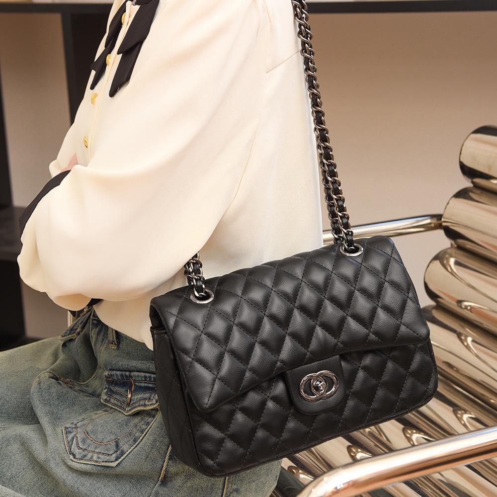 Shoulder bag 2025 classic rhombus embroidery thread small square bag high-end small fragrant bag female texture commuter messenger bag