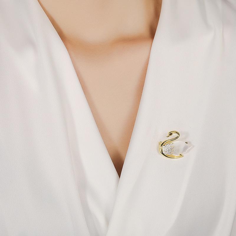 Bo Xin Yun Elegant Swan Zircon Brooch for Women - High-Grade Wedding and Coat Accessory