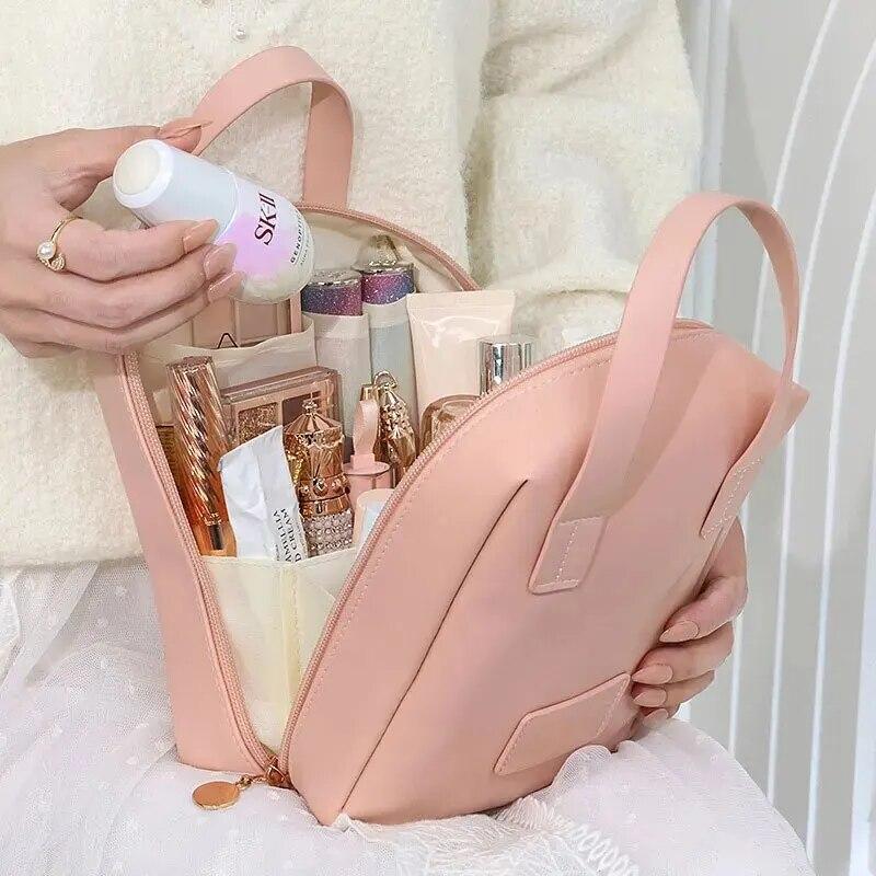 Reise-Kosmetiktasche mit großem Fassungsvermögen, tragbarer Kulturbeutel aus Leder mit Griff-Organizer, multifunktionale, wasserdichte Make-up-Tasche