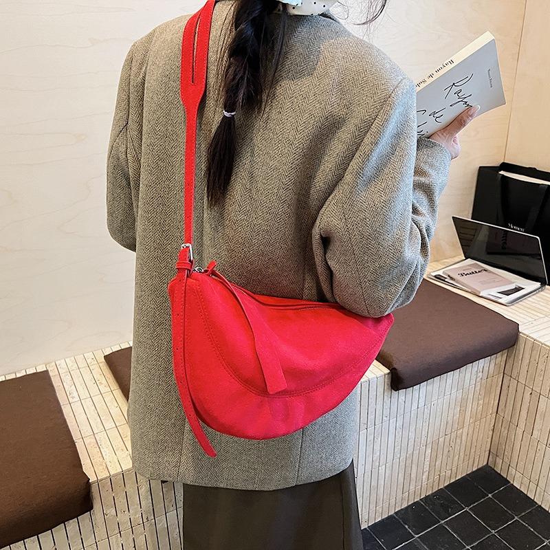 Dumpling Bag Autumn New Niche Design Shoulder Bag Large Capacity Versatile Commuter Messenger Bag