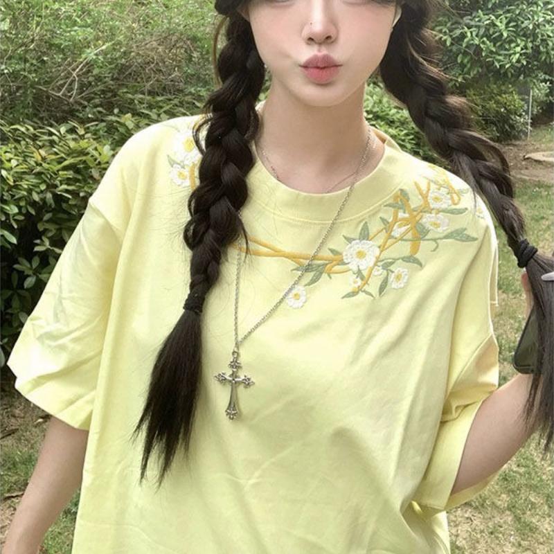 

Milk Yellow Embroidered Floral Women s T-shirt Summer Round Neck Short Sleeve Pullover Top Loose Cotton Sweet Style Tees M жёлтый