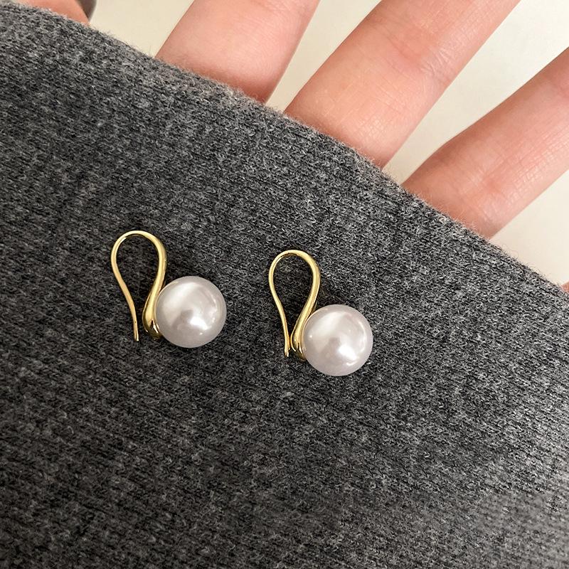 Elegant Zircon Pearl French Retro Luxury Earrings 2025