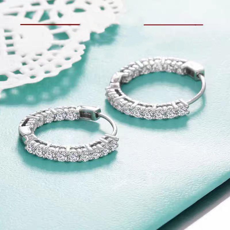Women's Luxury Zircon Round Stud Earrings - Elegant, Lightweight Diamond-Style Ear Clips for a Versatile Look.