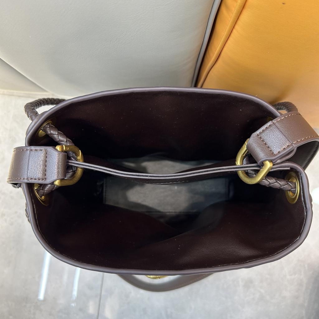 Cross-border handmade cowhide woven bag large-capacity messenger bag niche bucket bag portable women's bag single shoulder messenger bag