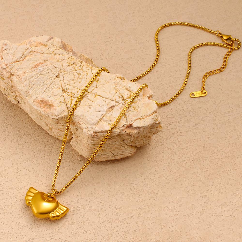 Korean Wing Heart Pendant Necklace, 18K Gold Stainless Steel Clavicle Chain, Trendy Internet Celebrity Style Jewelry