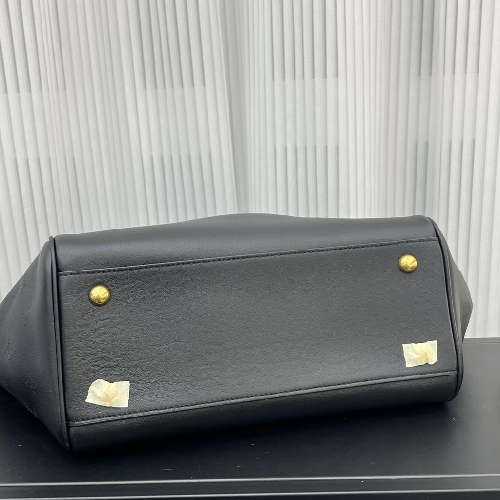 2026 new Vend-ome first-layer cowhide tote bag elegant premium women's handbag large-capacity commuter bag