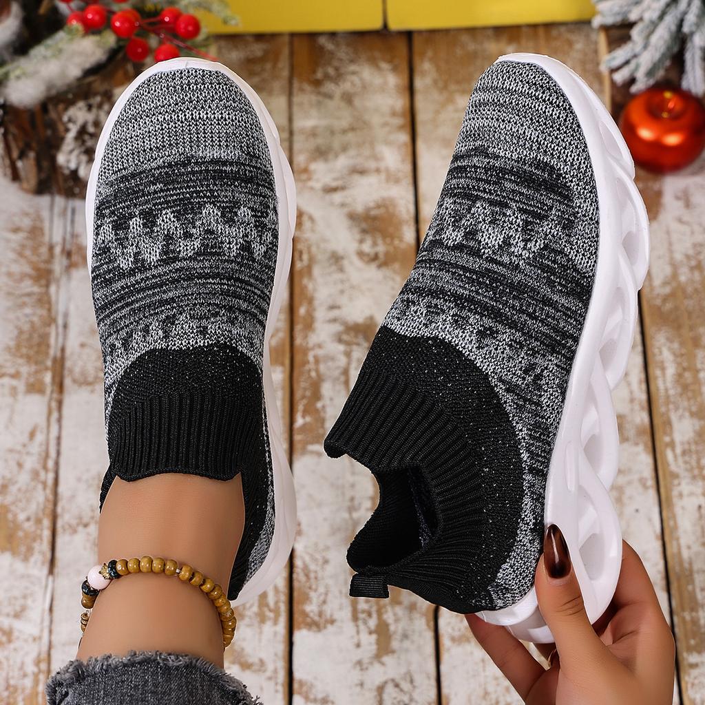 Fashion Women Sneakers Breathable Trendy Sneakers Wear-resistant Soft Sole Flat Walking Shoes Summer Fashion New Mesh Sneakers Women