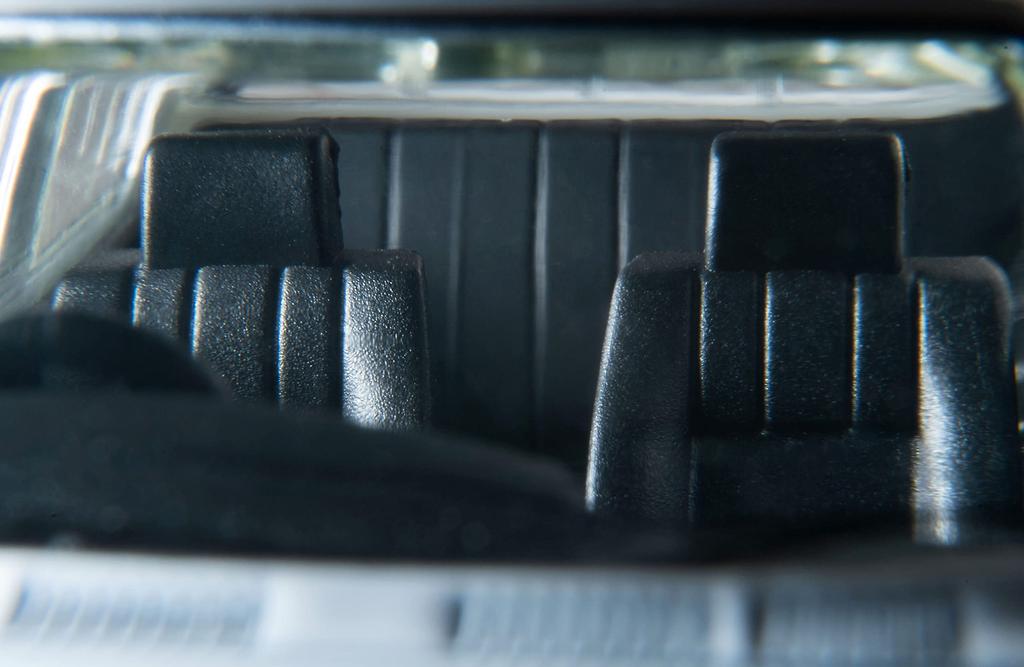 Tomica Limited Vintage Neo Toyota Hilux 4WD Pickup Double Cab SSR White 91 Year Finished Product 324645 1/64 LV-N256b