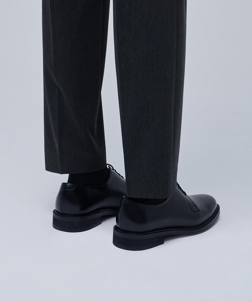 Musinsa Standard Recycled One-Tuck Relaxed Tapered Hidden Banding Crop Slacks [Charcoal Gray]
