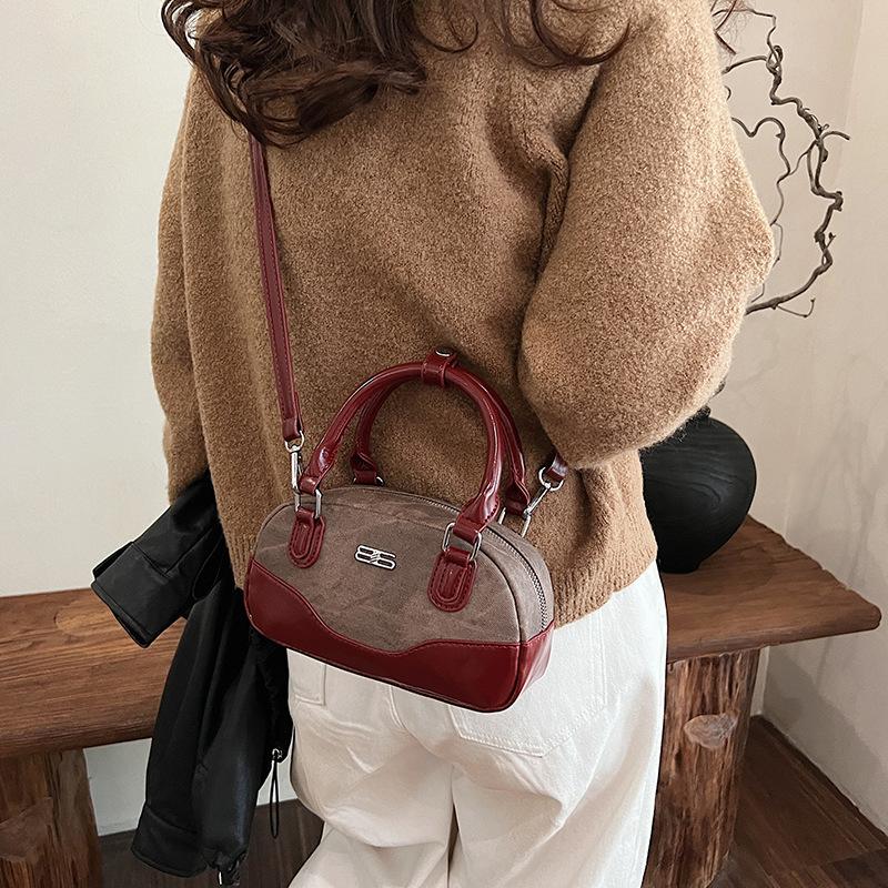 2025 Autumn and Winter New Small Bowling Handbag High-end Fashion Shoulder Bag Women's Messenger Commuter Bag Wholesale