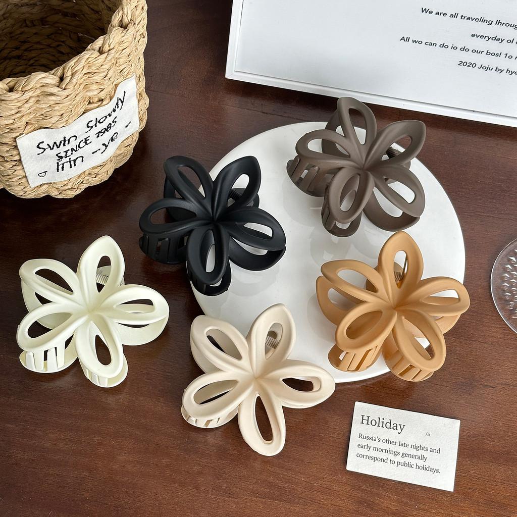 Versatile Egg Flower Hair Claw Clip In Multiple Colors For Effortless Styling And Fashion
