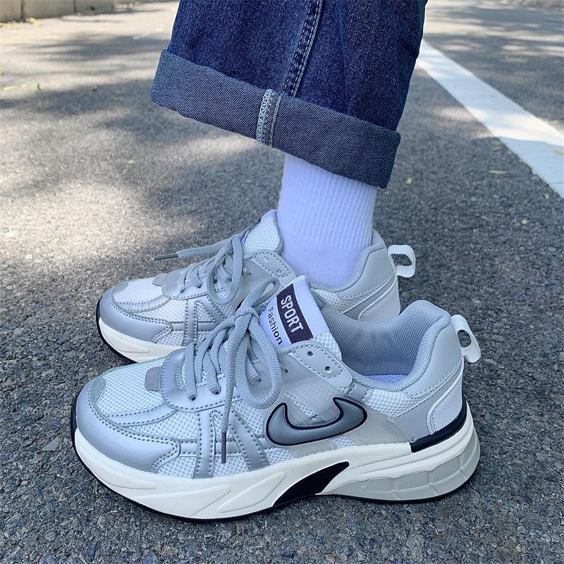 

2025 new student casual mesh breathable sneakers women s Korean version ins trendy street shot thick-soled retro dad shoes 40