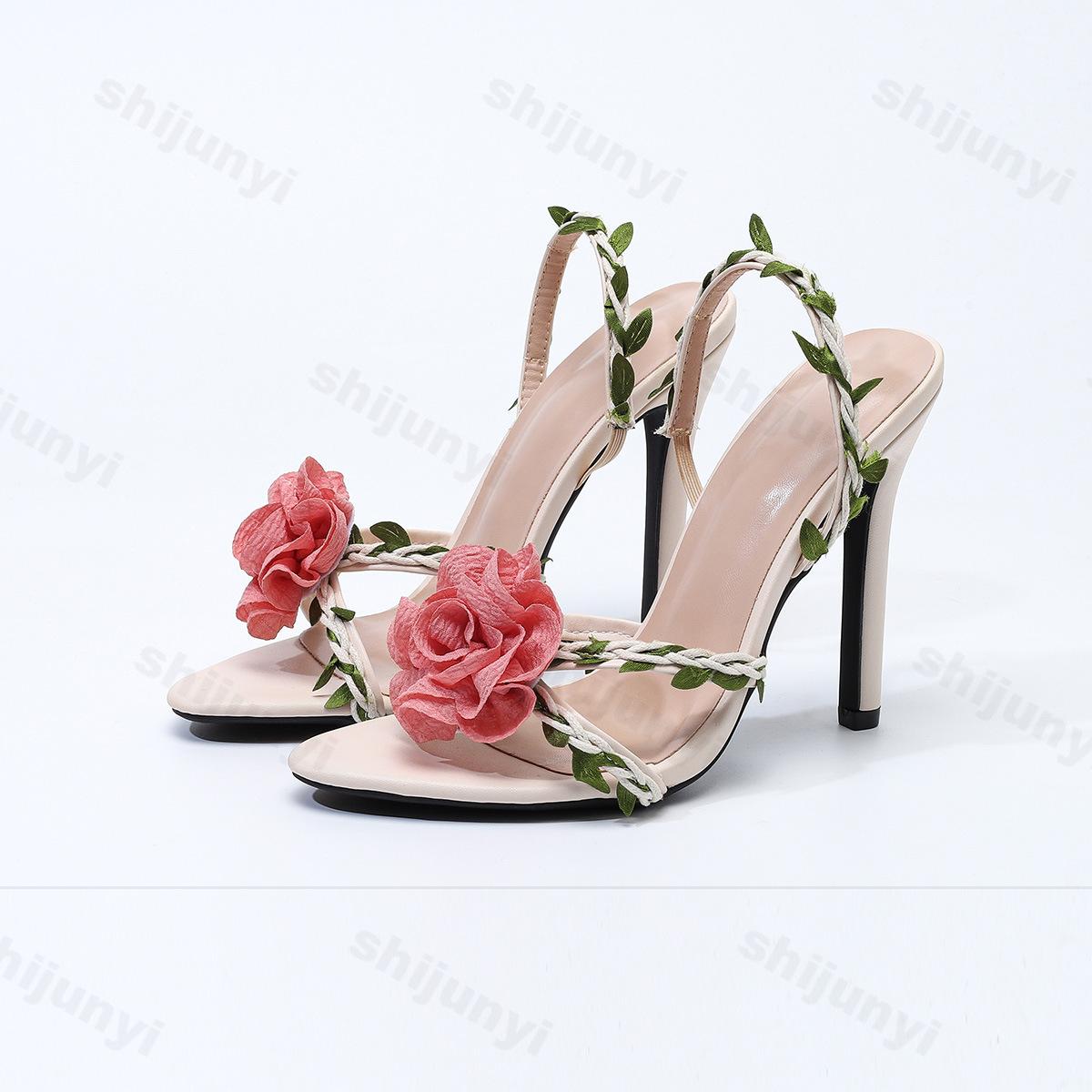 

Модные Новые Летние 2025 Женские Туфли на Высоком Каблуке с Цветочным Дизайном Элегантная Мода Повседневные Уличные Пляжные Прохладные Туфли Удобные Дышащие Сандалии 35