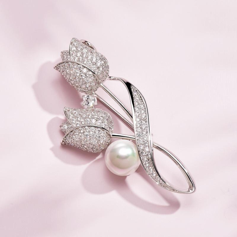 SKEDS Women Girls Elegnat High-end Flower Pearl Crystal Brooch Pin Fashion Exquisite Party Banquet Badges Corsages For Lady