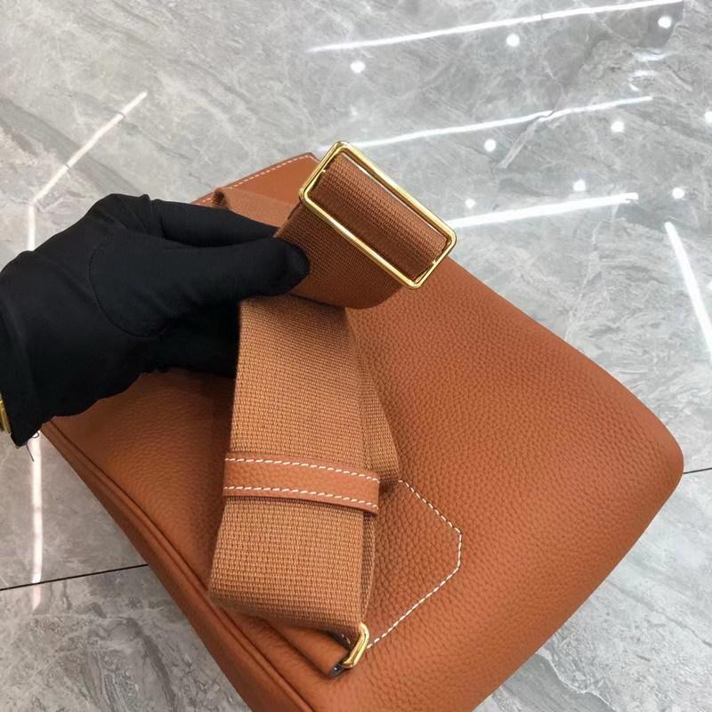 2025 New Leather Gender-neutral Men's and Women's Same First-layer Cowhide Round Lock Hole Breast Bag Single Shoulder  Leather Backpack