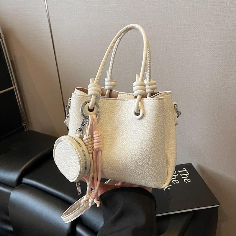 Portable versatile casual bucket bag 2025 spring new Korean version fashion high-end shoulder bag commuter messenger bag