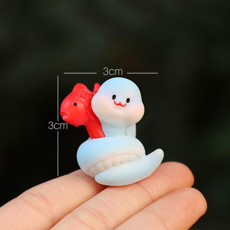 

Очаровательная плюшевая фигурка змеи: Новогодний подарок-сюрприз и креативное настольное украшение