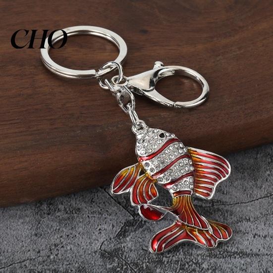 Portachiavi Placcato in Zinco, Ciondolo a Forma di Pesce, Portachiavi con Lavorazione a Goccia d'Olio, Strass Intarsiati, Smalto Artigianale, Moschettone ad Artiglio di Aragosta