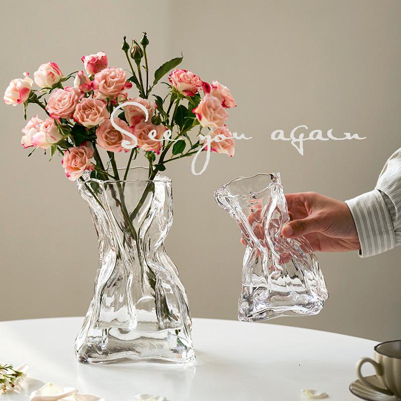 European Style Transparent Glass Vase for Creative Flower Arrangements - High-End Décor for Living Room or Desktop.