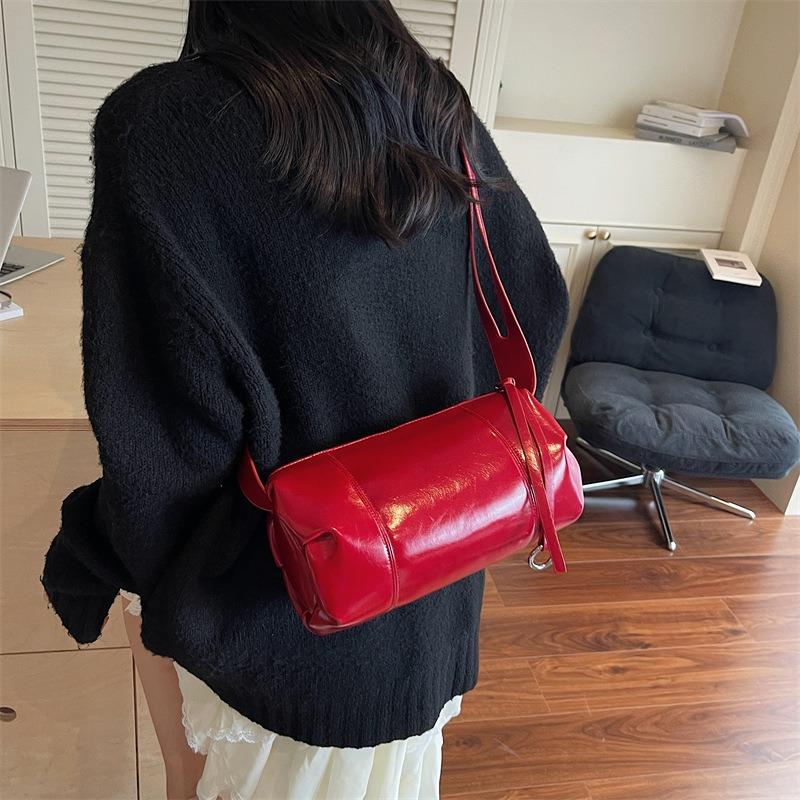 New Retro Fashion Shoulder Messenger Bag Commuter Bag Texture Large Capacity Tote Bag Women