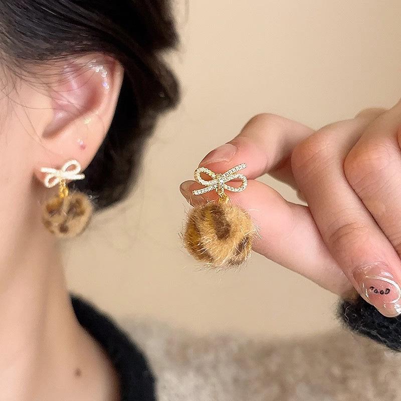 S925 Silver Needle Pearl Flower Earrings for Women - Luxury, Fashionable Korean Style
