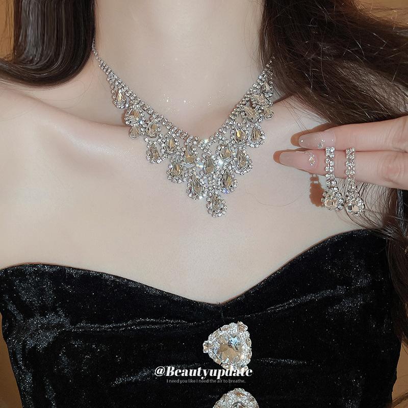 Diamond-encrusted water drop fringed necklace set European and American heavy industry collarbone chain retro versatile dress necklace wholesale