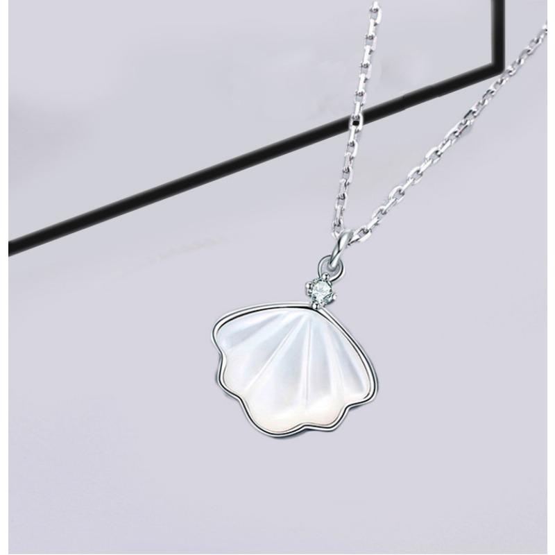 Rhinestone Inlaid One Shell Mother Of Pearl Pendant Fashion Clavicle Necklace For Women