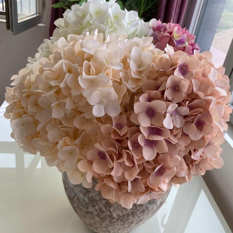 Hortensien-Blumenstrauß mit bestickten Kugelgriffen für Hochzeits- und Hoteldekoration