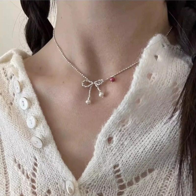 Elegant Bowknot Necklace Stylish Charm Necklace Versatile Jewelry Alloy Material Perfect for Daily Wear Parties and Date