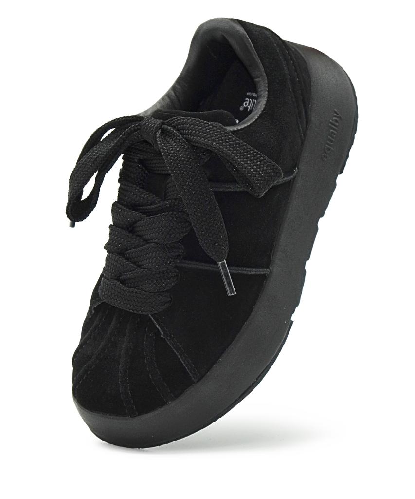 Equalby Madeleine / Black