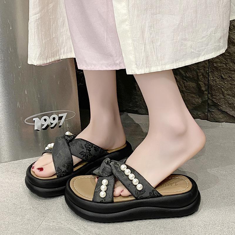 Cool Slippers Women's Summer Wear Fashion 2025 New Beautiful with Skirt Platform Beach Sandals Pregnant Women One-word