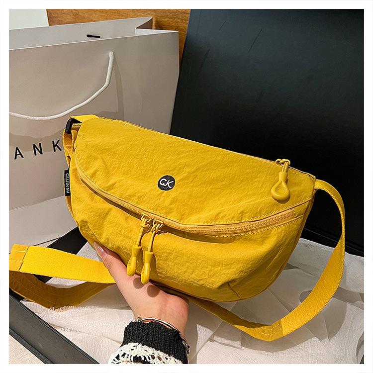 New ultra-light washed cloth bag women's 2025 new versatile shoulder messenger bag niche design Japanese breast bag women