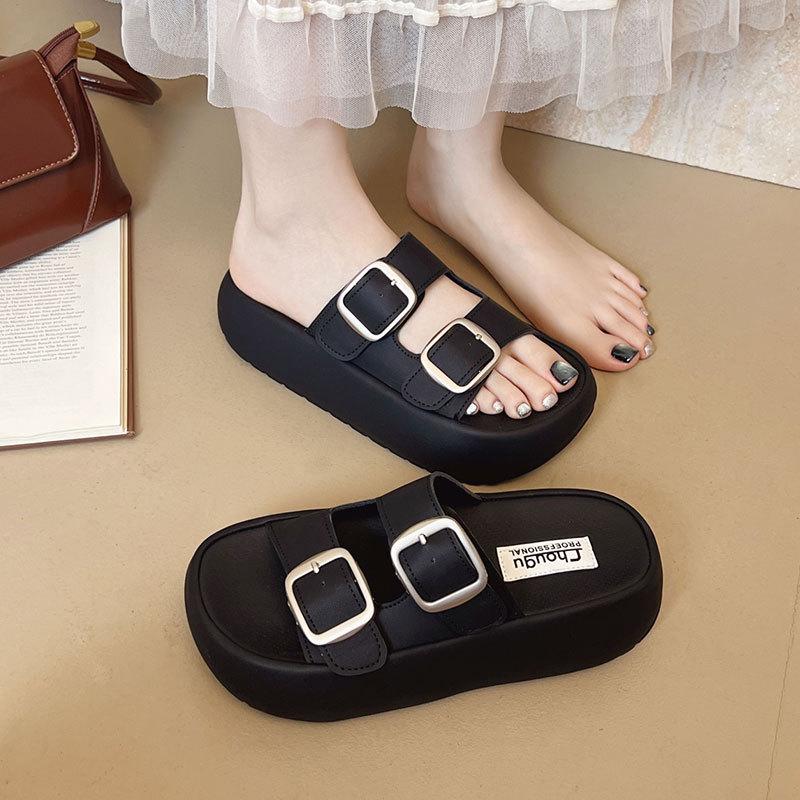 Super fire with skirt French flat bottom sandals women's summer wear 2025 new fashion high-end thick-soled slippers