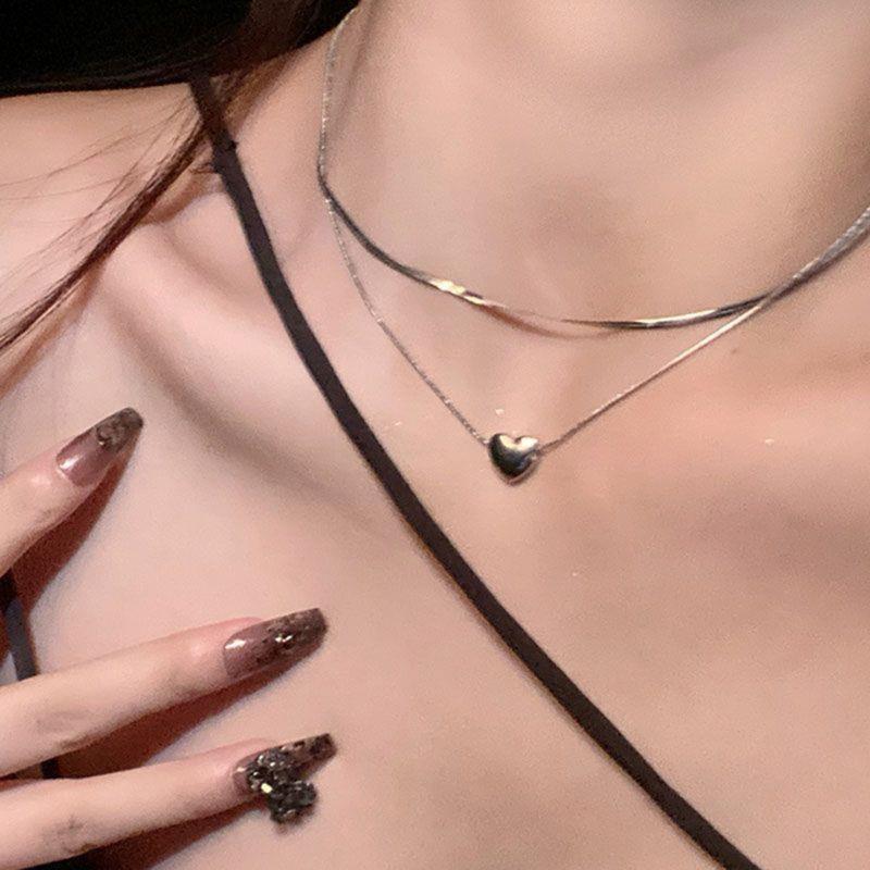 Unique Heart Pendent Necklace Double Layered Pendant Choker Stainless Steel Chain Choker Perfect for Fashionable Ladies