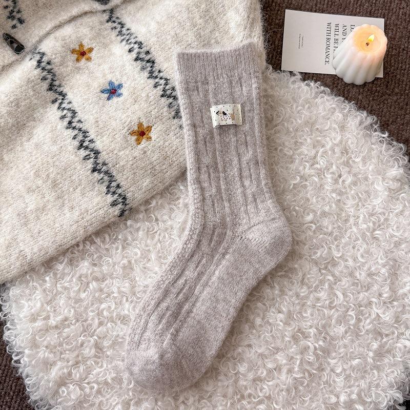 Women'S Autumn And Winter Thick Socks With Warm Midsole Cute And Fashionable Solid Color Sweat Absorbing And Odor Proof Socks