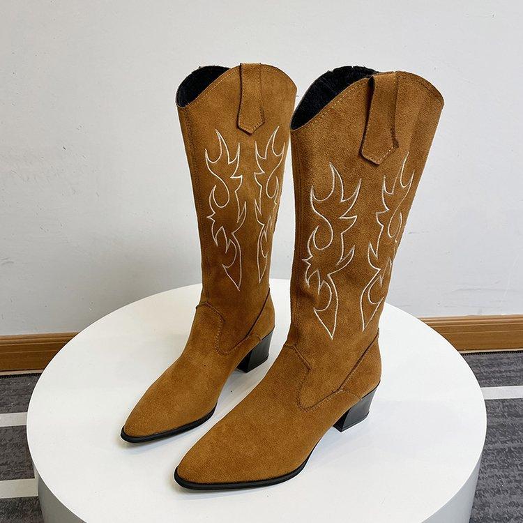 

Large size embroidered and polished women s boots autumn and winter new square and V-mouth European and American fashion boots 43 светло-коричневого