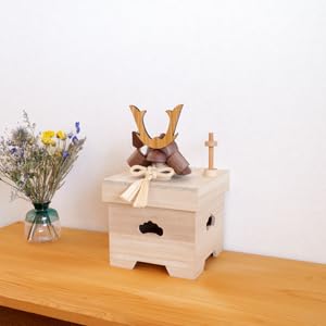 Man and Wood May Doll Kumuki Colors Kabuto Tripod Decoration (Front: Date Masamune)