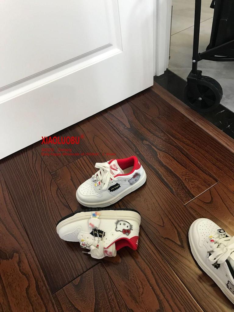 Cute Cartoon Embroidery Parent-Child White Shoes - Girls' and Boys' New Year's Style Versatile Sneakers for Spring 2026.