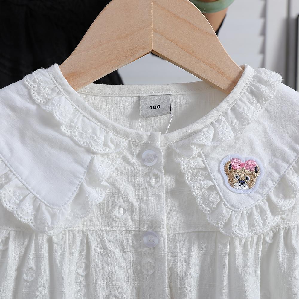 Słodka biała koszula dla dziewczynki z długim rękawem, teksturowane kropki, koronkowy kołnierzyk, naszywka z misiem, bawełna, odzież dziecięca 2025 nowy styl