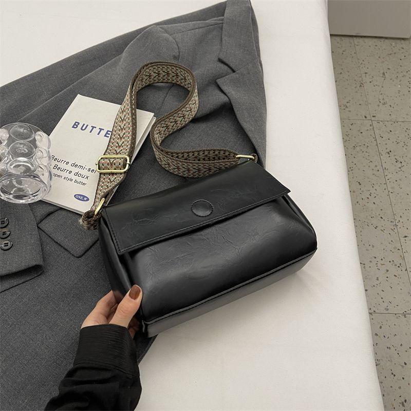 

Women s Bag Retro Spring Maillard Shoulder Small Square Bag Black without pendant