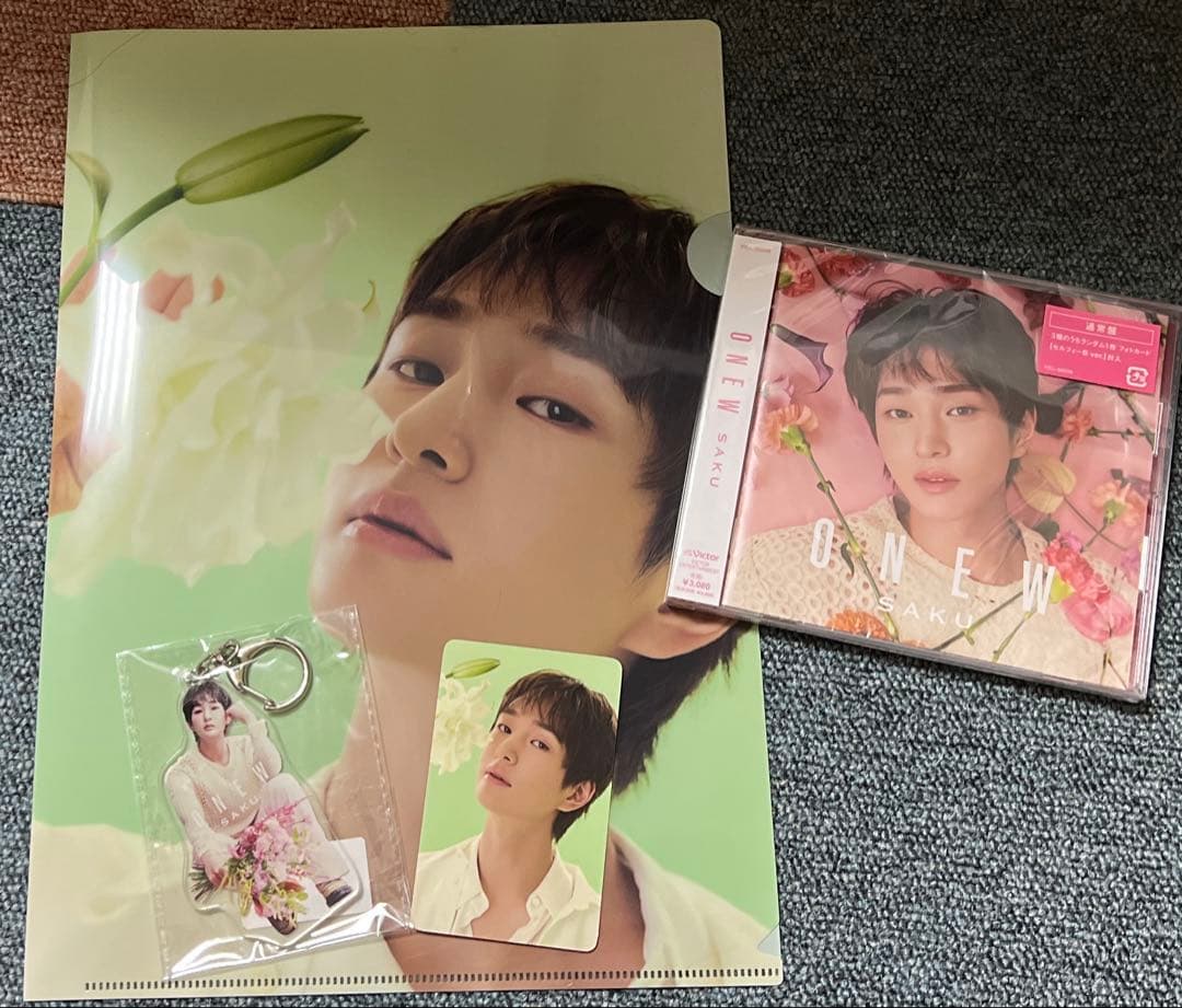 

[USED] ONEW SAKU Regular Edition File Trading Card A Acrylic Keychain Included