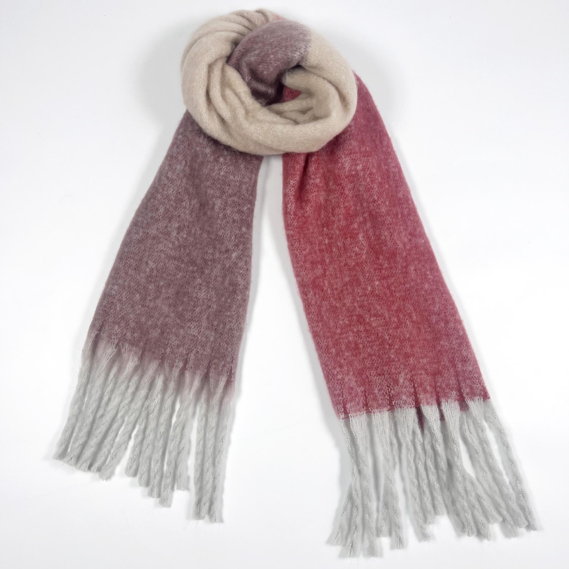 

Women s Elegant Bouclé Yarn Gradient Scarf: Warm, Versatile & Stylish for Autumn/Winter