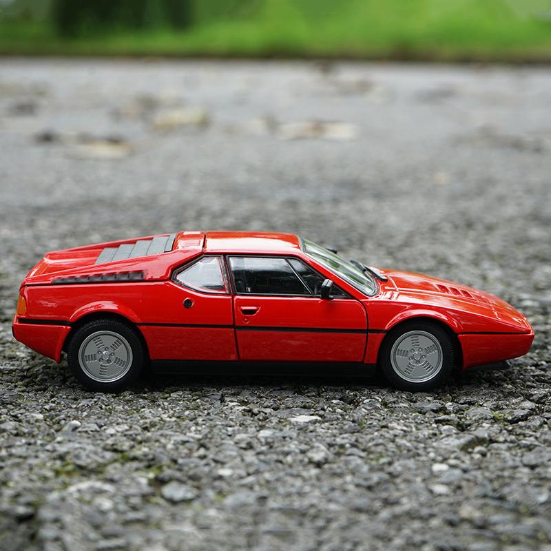 WELLY 1/24 BMW M1 Alloy Classic Sports Car Model Diecast Metal Racing Car Vehicle Model Simulation Collection Childrens Toy Gift