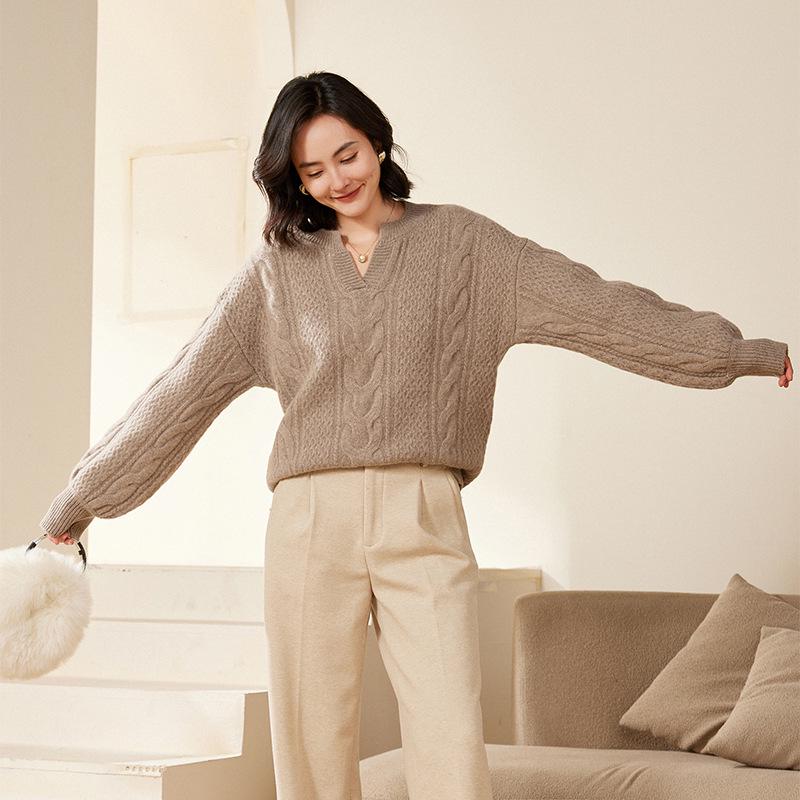Women's 2024 Autumn/Winter Pure Wool Cable Knit Loose Pullover Sweater with Round Neck
