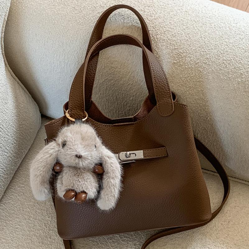 Trend Simple Portable Bucket Bag Women's Winter New Fashion High Value Casual Fashion Messenger Bag