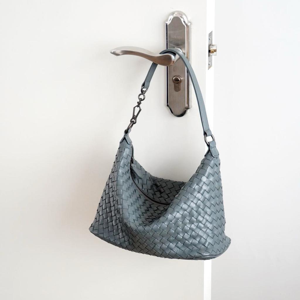 2025 New Sheepskin Woven Lunch Box Bag One Shoulder Underarm Dumpling Bag One Shoulder Crossbody Handbag Minimalist Hobo Bag