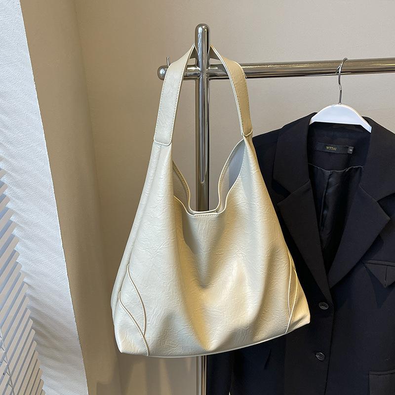 2025 Autumn and Winter New Korean Version Temperament Fashionable Large Capacity Soft Leather Underarm Shoulder Bucket Commuter Tote Bag Women