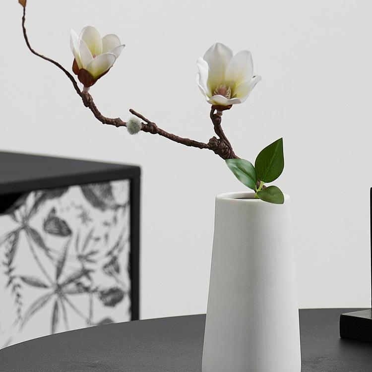 Nordic White Minimalist Ceramic Vase for Dried Flowers - Modern Hydroponic Decoration for Living Room or Dining Table.