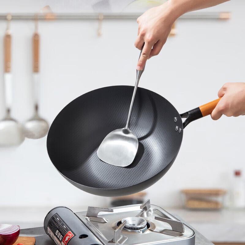 

Kangbach 32cm Rice Pattern Cast Iron Wok Set