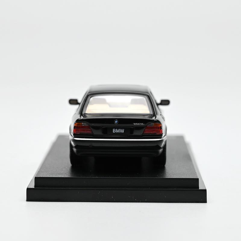 1:64 BMW E38 BMW 750il 7 Series die-cast simulation alloy car model collection ornament, children's toy.